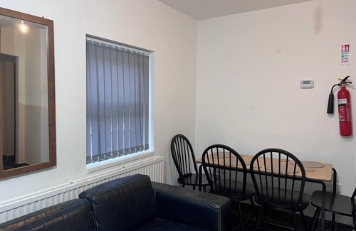 Chorlton-cum-Hardy Apartment | Modern apartment, walking distance to many places, private parking