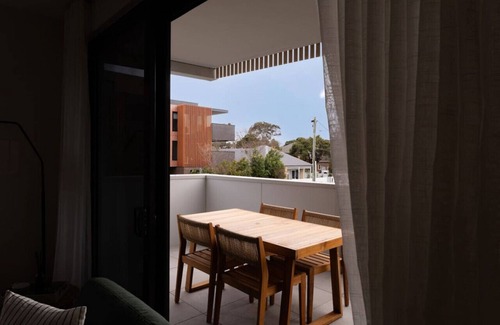 Cheltenham Apartment | Modern apartment with Park views in Cheltenham