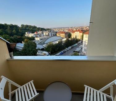 Floridsdorf Apartment | Modern Apartment with Free Parking