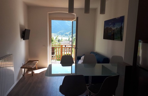 Mezzolago Apartment | MODERN APARTMENT with BALCONY AND LAKE VIEW full confort - Ledro, Mezzolago,