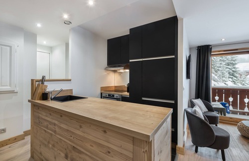 Meribel Village Apartment | Modern Apartment with Pool Access, Near Slopes and Shops