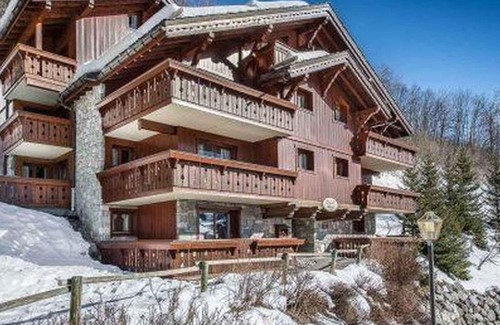 Meribel Village Apartment | Modern Apartment with Pool Access, Near Slopes and Shops