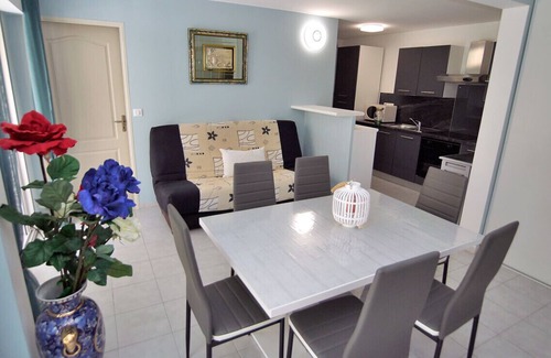 Frejus Port Apartment | Modern apartment with terrace and beach 5 min away
