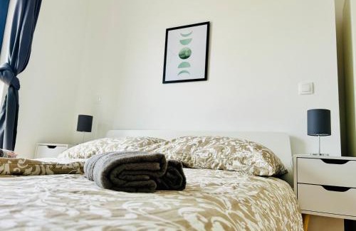 Liesing Apartment | Modern Apartment with Terrace & Free Parking - Nearby Metro