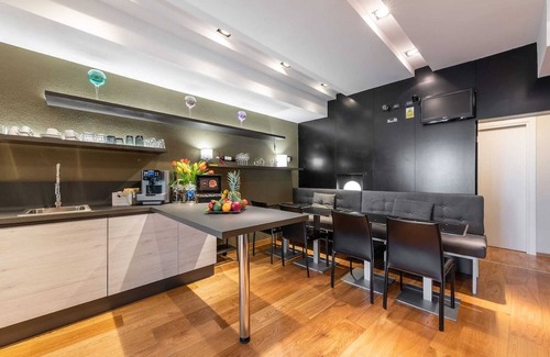 Historic Castle District Apartment | Modern Apt. 3 rooms 3 bathrooms