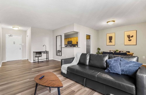 Crystal City Apartment | Modern Apt in Crystal City – BBQ Zone & Gym
