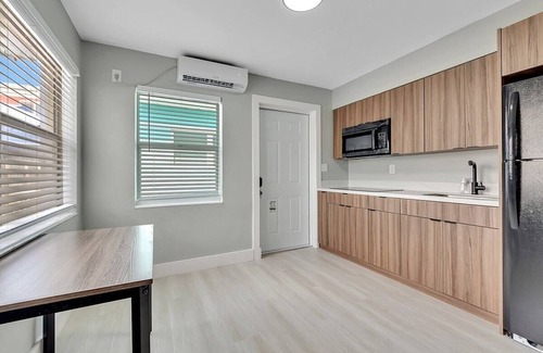North Beach Apartment | Modern Apt Near Beach – Views and Wi-Fi