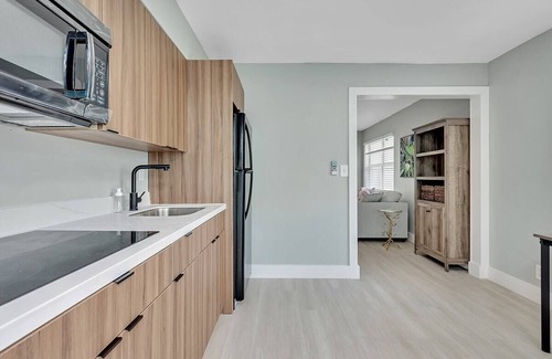 North Beach Apartment | Modern Apt Near Beach – Views and Wi-Fi