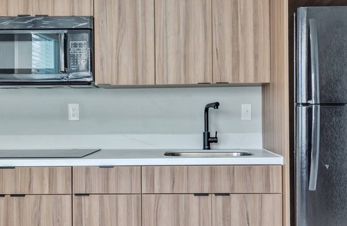 North Beach Apartment | Modern Apt Near Beach – Views and Wi-Fi