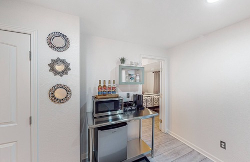 Commerce City Apartment | Modern apt near parks/dining/groceries with AC & WiFi - 11 mi. from DIA/DEN