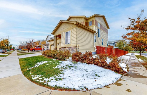 Commerce City Apartment | Modern apt near parks/dining/groceries with AC & WiFi - 11 mi. from DIA/DEN