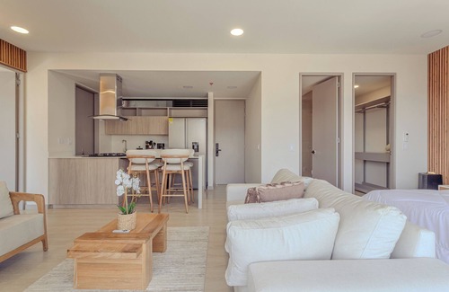 Patio Bonito Apartment | Modern apt near Provenza and Lleras