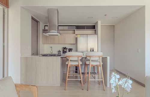 Patio Bonito Apartment | Modern apt near Provenza and Lleras