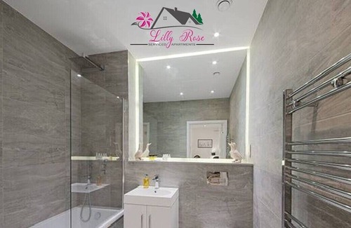 St Albans Apartment | *Modern Apt *Perfect for Couples/Work* CityView