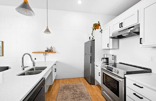 Duluth Apartment | Modern Apt w/Gym, Elevator, Coffee Shop | 323