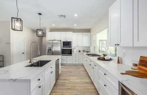 Sky View House | Modern Arcadia Estate|Htd. Pool|Bikes|Chef Kitchen