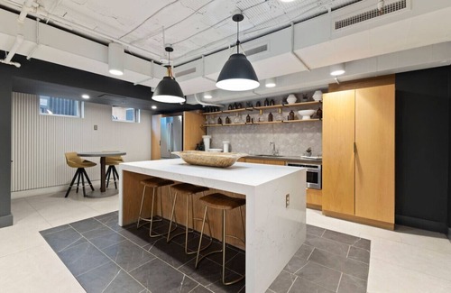 Rosslyn Apartment | Modern Arlington Home | Near DC Metro + Free Parking