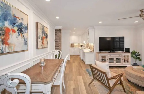 Downtown Atlanta Condo | Modern Atlanta Condo w/Private Balcony!