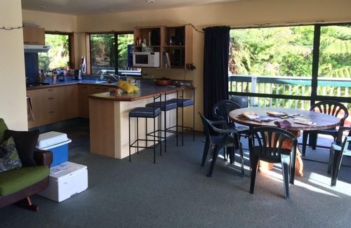 Saint Omer House | Modern bach in Kenepuru Sound