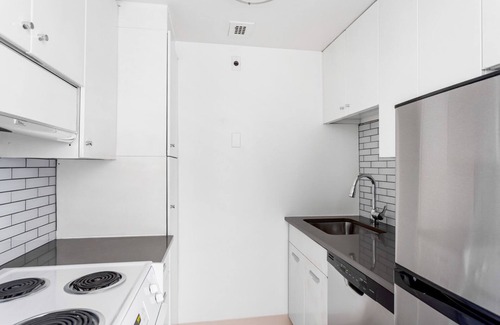 Prudential - St. Botolph Apartment | Modern Back Bay Studio w/Gym, W/D near Newbury St by Blueground