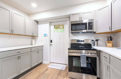 Greensboro Apartment | ‼️Modern Basement Suite‼️ | 2BR Sofa Bed, Parking