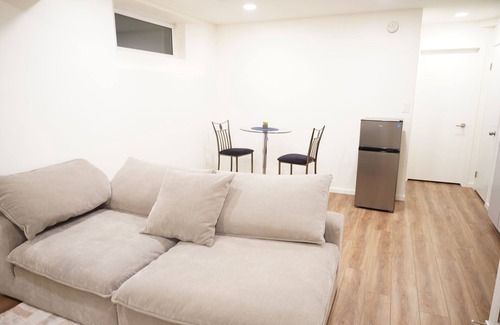 Winnipeg House | Modern Basement Suite with Private Entrance - Perfect for a Relaxing Stay!