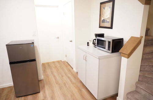 Winnipeg House | Modern Basement Suite with Private Entrance - Perfect for a Relaxing Stay!