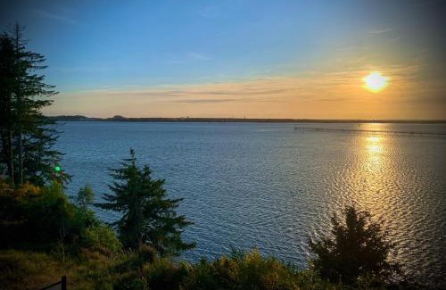 Coos Bay House | Modern Bayfront Memories
