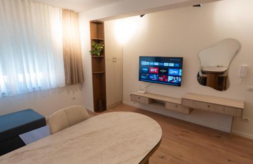 Mejë Apartment | Modern Bazaar Apartment