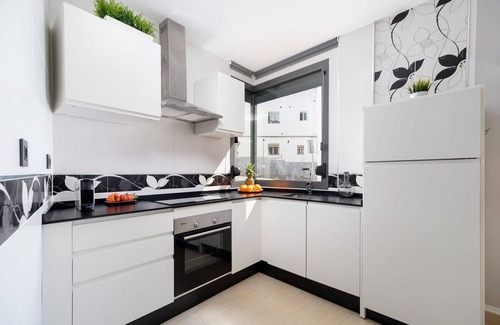 Conil de la Frontera City Center House | Modern, beach near town house in Conil with roof terrace and sea view