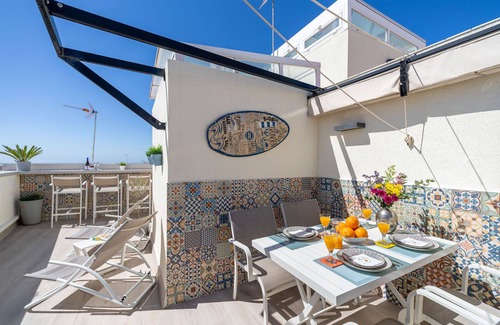 Conil de la Frontera City Center House | Modern, beach near town house in Conil with roof terrace and sea view