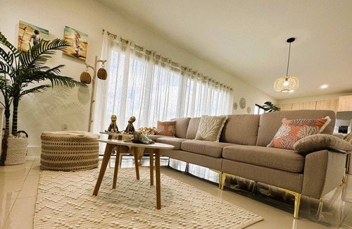 Florida City House | Modern Beach 100% Concrete Decor FL Gateway Keys