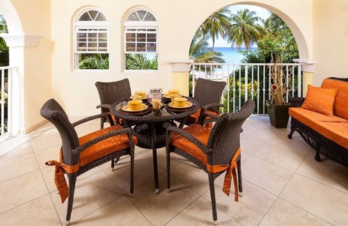 Dover Apartment | Modern Beachfront Condo with Pool - Sapphire 118
