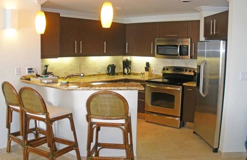 Dover Apartment | Modern Beachfront Condo with Pool - Sapphire 201