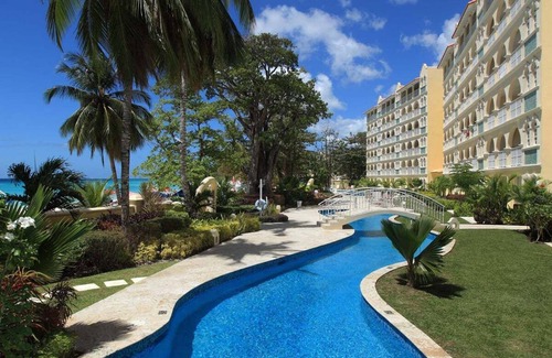 Dover Apartment | Modern Beachfront Condo with Pool - Sapphire 201
