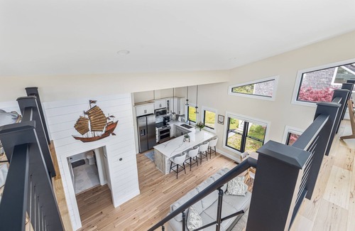Misquamicut House | Modern Beach House Serenity