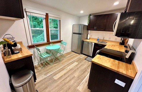 Grand Haven House | Modern Beach Retreat–Pet Friendly + Prime Location