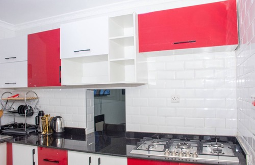 Nairobi West House | Modern, beautifully furnished 3 bedroom house, just 10 minutes from the airport!