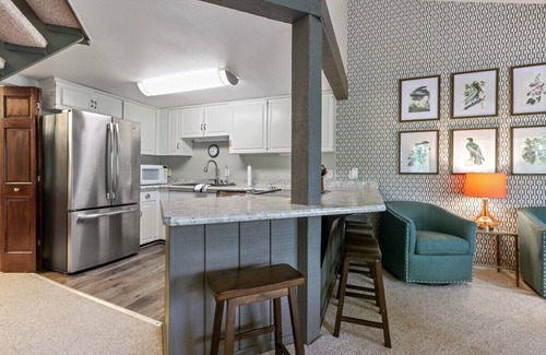 Fontana Condo | Modern Birdhouse Condo at Abbey Springs w/Golf Cart* |Private Beach |Indoor/Outdoor Pool |Clubhouse