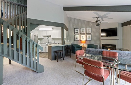 Fontana Condo | Modern Birdhouse Condo at Abbey Springs w/Golf Cart* |Private Beach |Indoor/Outdoor Pool |Clubhouse