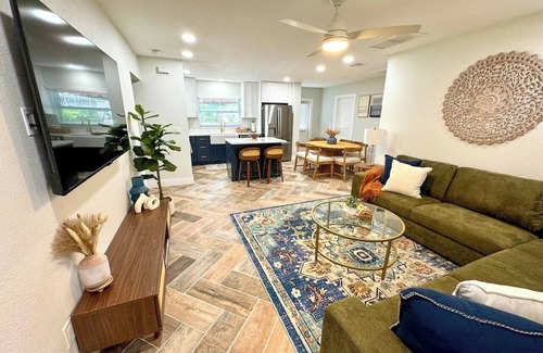 Sun Bay South House | Modern Boho- 4/3-King Beds/Pool! Pet friendly!