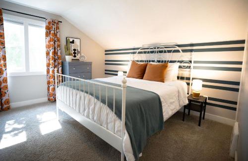 Highland House | Modern Boho Bungalow - Near MOA