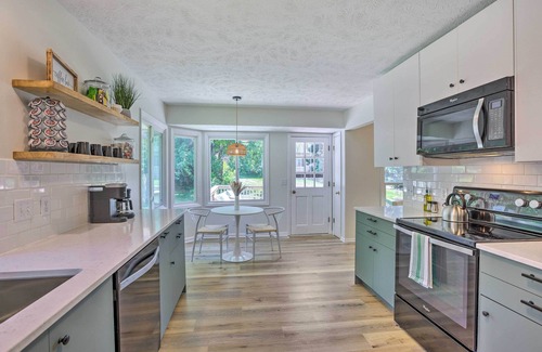 Chalco House | Modern Boho Gem: Yard + 10 Mi to Baxter Arena