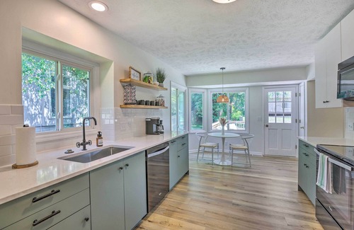 Chalco House | Modern Boho Gem: Yard + 10 Mi to Baxter Arena