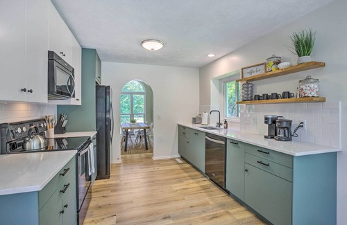 Chalco House | Modern Boho Gem: Yard + 10 Mi to Baxter Arena