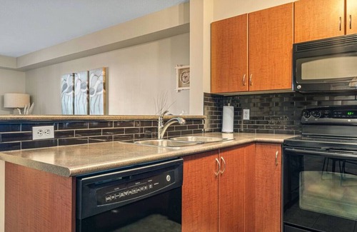 East Kootenay Apartment | Modern Boho | Mountain Views | Pool | Hot Tub