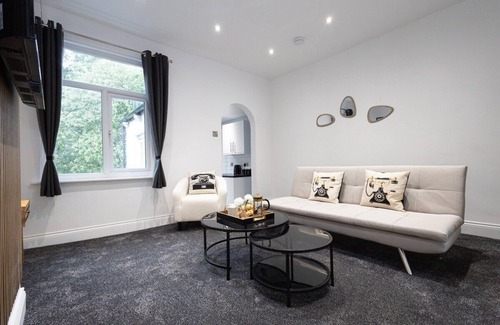 Bolton Apartment | Modern Bolton Retreat - Stylish Comfort - Flat B