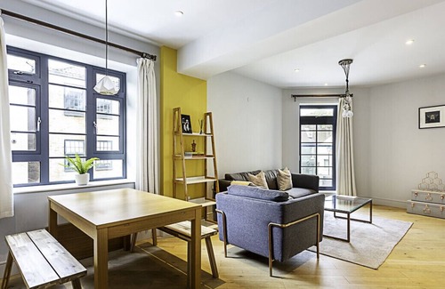 Syon Apartment | Modern Brentford Flat