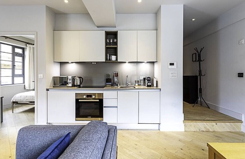 Syon Apartment | Modern Brentford Flat