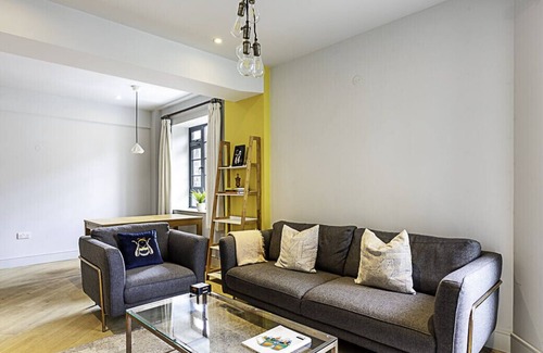 Syon Apartment | Modern Brentford Flat